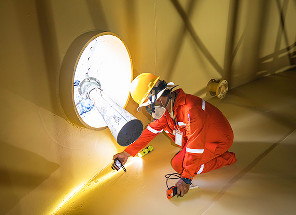 Working in Medium Risk Confined Spaces (Top Person) (Non-entrant)